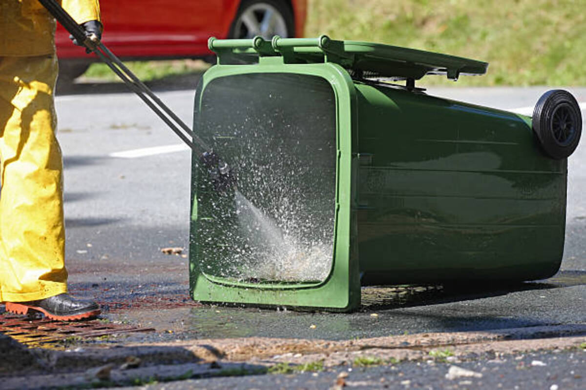 garbage bin cleaning service